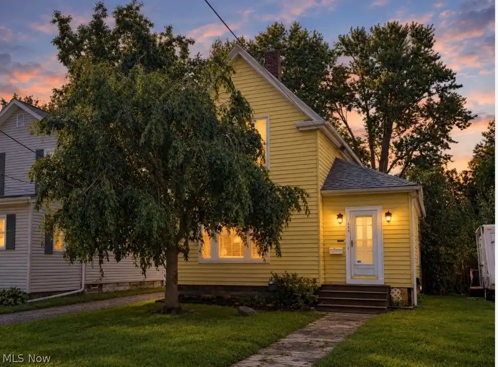 Photo 1 of Single family home for sale at 339 Columbus St, Elyria, OH 44035 | MLS# 5248379 | Listing updated on 2026-10-26