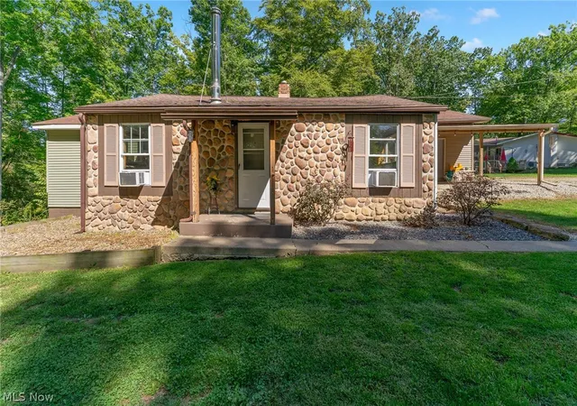 Photo 1 of Sale Pending at 4105 Smith Stewart Rd, Vienna, OH 44473 | MLS# 5248397 | Listing updated on 2026-10-04