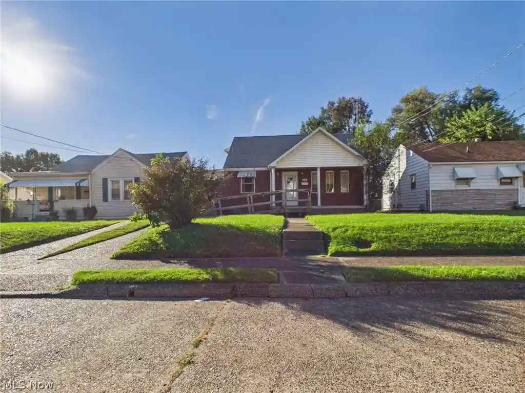 Photo 1 of Single family home for sale at 3007 10th Avenue, Vienna, WV 26105 | MLS# 5248388 | Listing updated on 2026-10-12