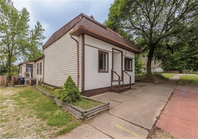 Photo 1 of Single family home for sale at 1147 Newton St, Akron, OH 44305 | MLS# 5244028 | Listing updated on 2026-10-28