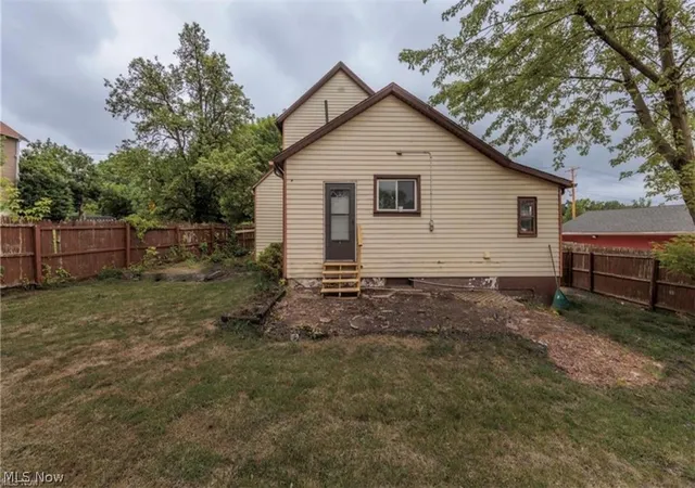 Photo 2 of Single family home for sale at 1147 Newton St, Akron, OH 44305 | MLS# 5244028 | Listing updated on 2026-10-28