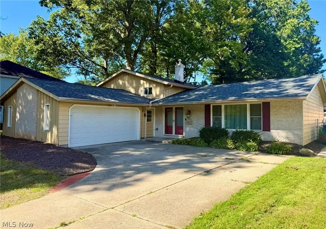 Photo 1 of Single family home for sale at 28096 Edgepark Dr, North Olmsted, OH 44070 | MLS# 5248442 | Listing updated on 2026-09-27