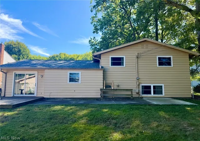 Photo 2 of Single family home for sale at 28096 Edgepark Dr, North Olmsted, OH 44070 | MLS# 5248442 | Listing updated on 2026-09-27