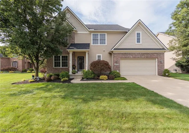 Photo 2 of Single family home for sale at 27078 Waterside Dr, Olmsted Twp, OH 44138 | MLS# 5248439 | Listing updated on 2026-10-06
