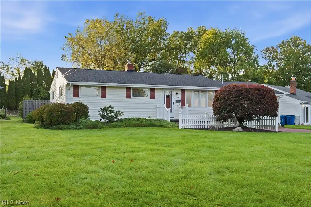 Photo 1 of Single family home for sale at 5049 Tam O Shanter Dr, Youngstown, OH 44514 | MLS# 5248417 | Listing updated on 2026-10-22