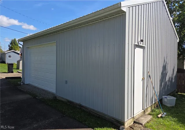 Photo 3 of Single family home for sale at 1926 Myrtle Ave, Zanesville, OH 43701 | MLS# 5248483 | Listing updated on 2026-09-28