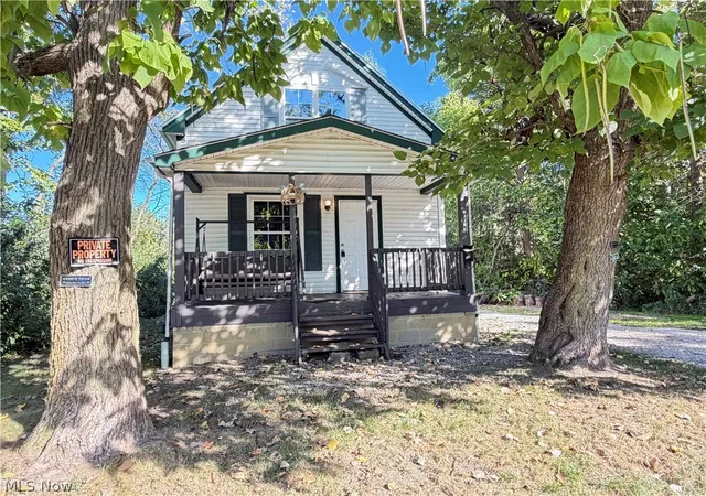 Photo 2 of Single family home for sale at 3323 Dallas Ave, Lorain, OH 44055 | MLS# 5248446 | Listing updated on 2026-09-28