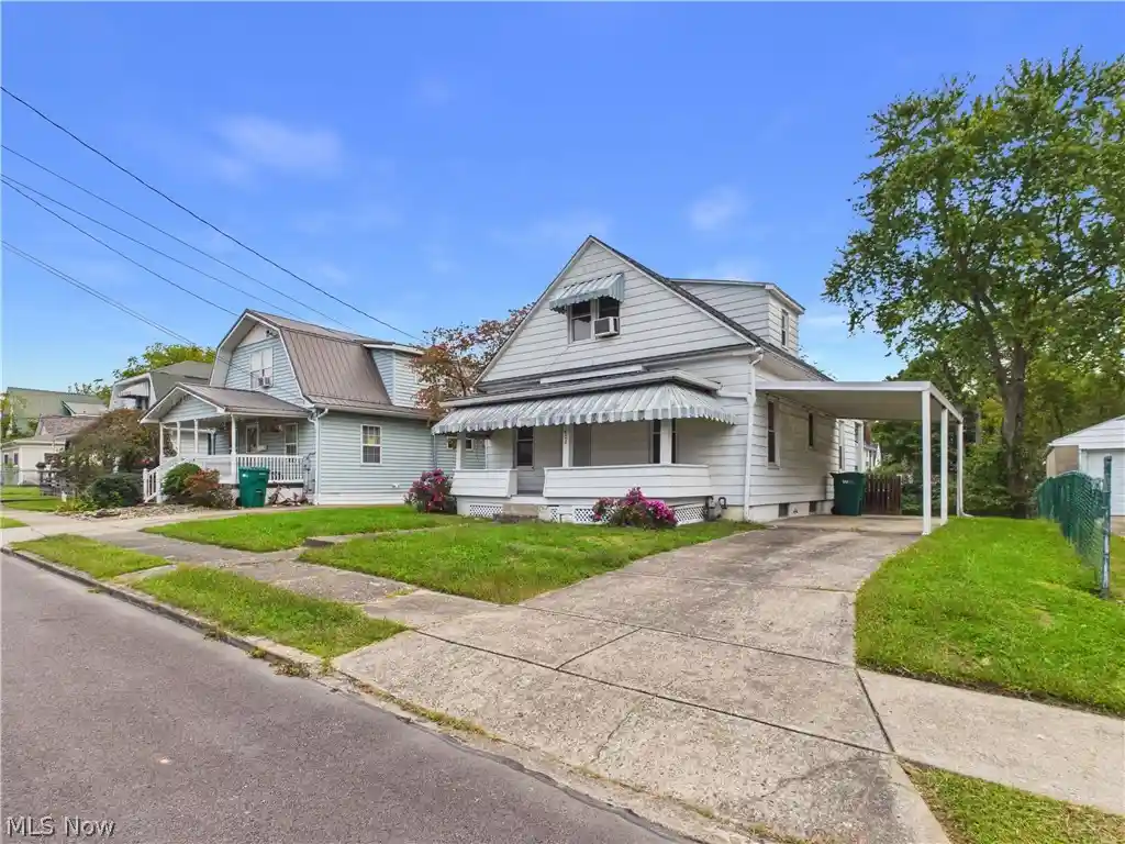 Photo 1 of Single family home for sale at 608 Putnam St, Parkersburg, WV 26101 | MLS# 5248540 | Listing updated on 2026-10-23