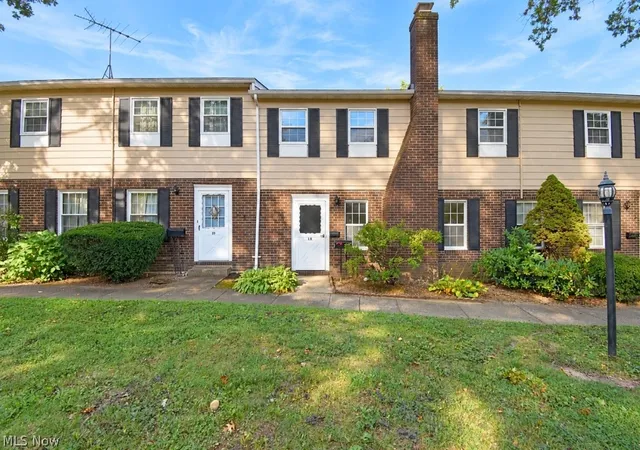 Listing Photo 1 - Condo for sale in building located at 8240 Deepwood Blvd, Mentor, OH 44060 - Unit #7-18