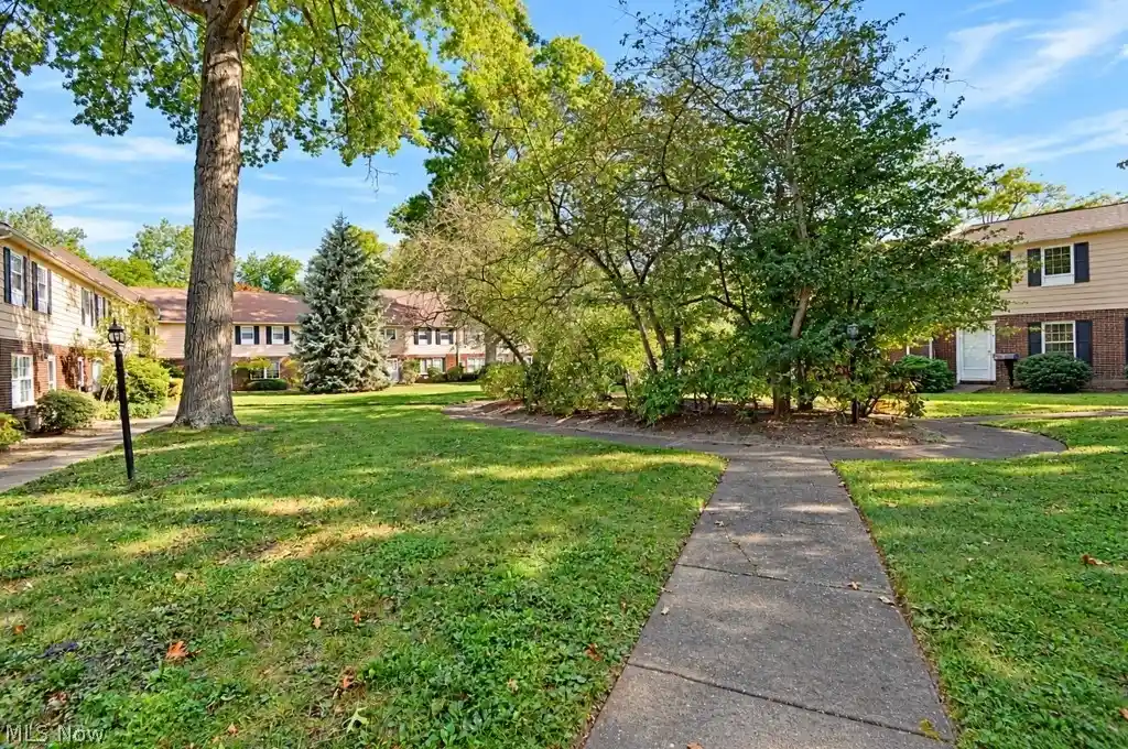 Listing Photo 32 - Condo for sale in 8240 Deepwood Blvd located at 8240 Deepwood Blvd, Mentor, OH 44060 - Unit #7-18