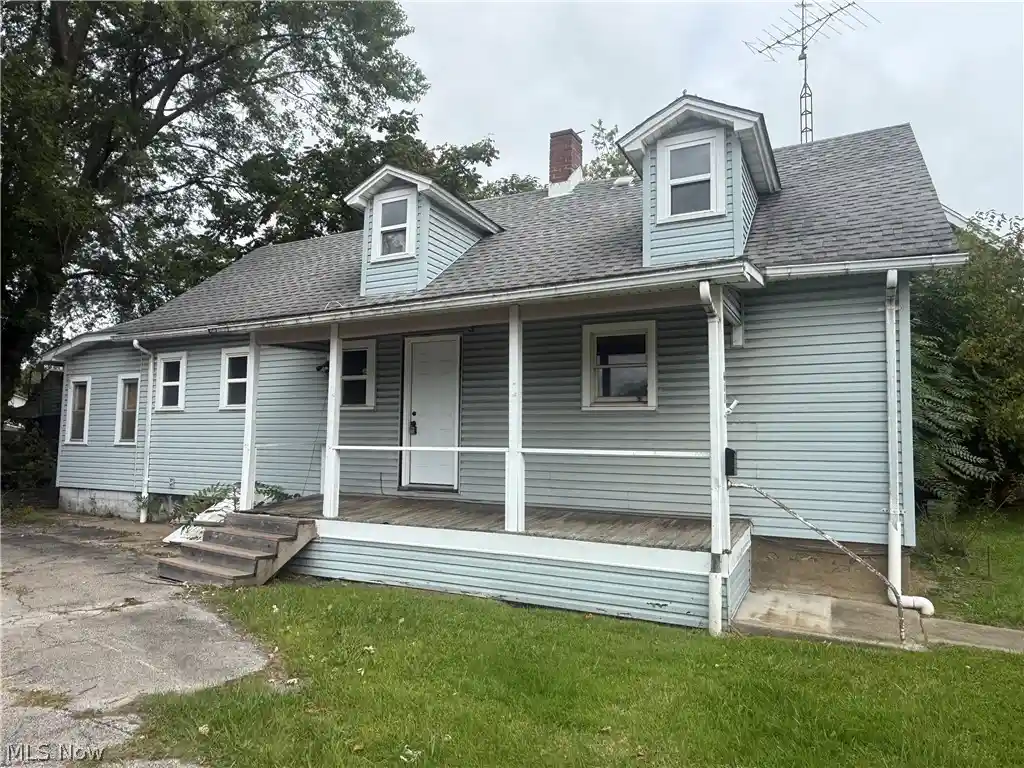 Photo 1 of Single family home for sale at 411 Chestnut Ave Ne, Warren, OH 44483 | MLS# 5248619 | Listing updated on 2026-10-30