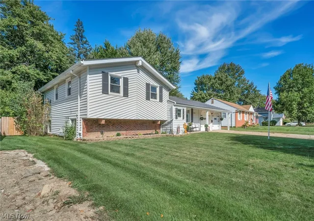 Photo 3 of Single family home for sale at 26940 Westwood Ln, Olmsted Twp, OH 44138 | MLS# 5248631 | Listing updated on 2026-10-03