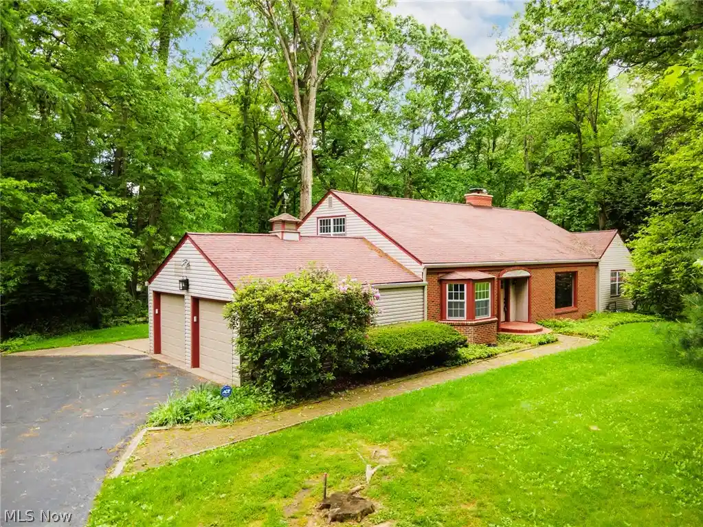 Photo 1 of Single family home for sale at 5025 Lockwood Blvd, Youngstown, OH 44511 | MLS# 5248621 | Listing updated on 2026-10-18