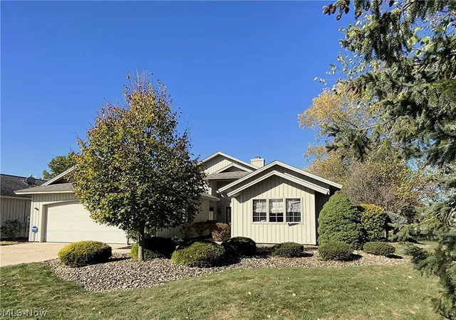Photo 2 of Single family home for sale at 33110 Wren Hvn Cir, North Ridgeville, OH 44039 | MLS# 5247674 | Listing updated on 2026-09-29