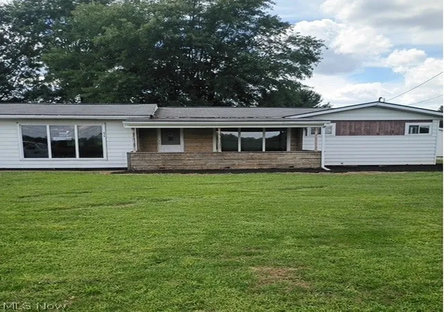 Single family home for sale at 574 SE Lock Seventeen Rd, Gnadenhutten, OH 44629 | MLS# 5248852