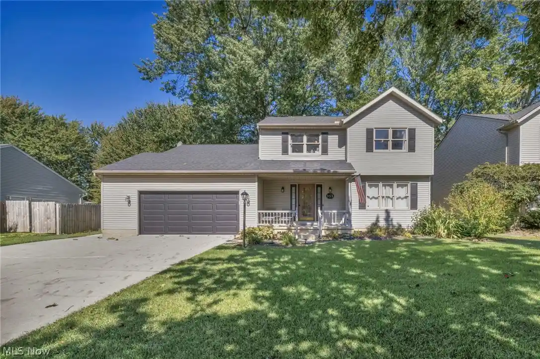 Photo 1 of Single family home for sale at 352 Carol Ln, Elyria, OH 44035 | MLS# 5248365 | Listing updated on 2026-10-15