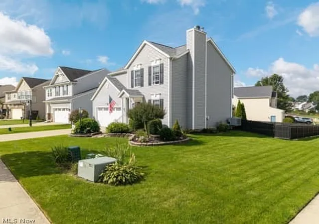 Photo 2 of Single family home for sale at 832 Queens Gate Way, Wadsworth, OH 44281 | MLS# 5248191 | Listing updated on 2026-10-11