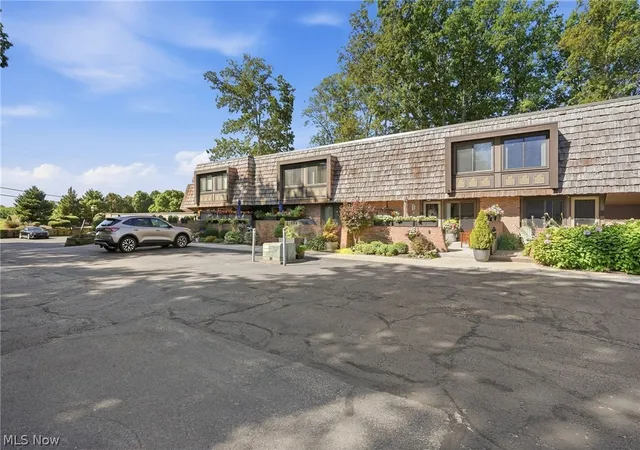 Listing Photo 4 - Condo for sale in building located at 1120 By The Shores Dr, Huron, OH 44839