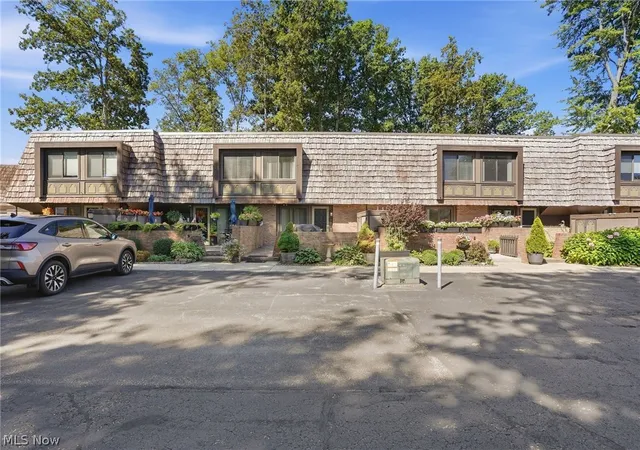 Listing Photo 5 - Condo for sale in building located at 1120 By The Shores Dr, Huron, OH 44839