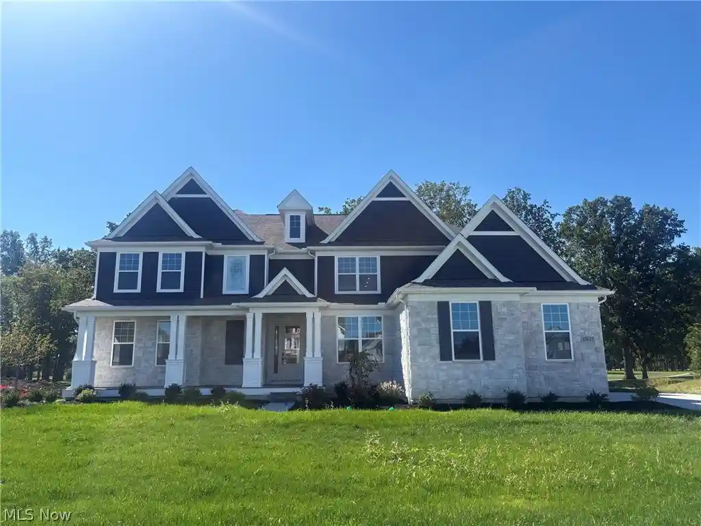 Photo 1 of Single family home for sale at 32625 Royal Troon Dr, Avon Lake, OH 44012 | MLS# 5248936 | Listing updated on 2026-10-15