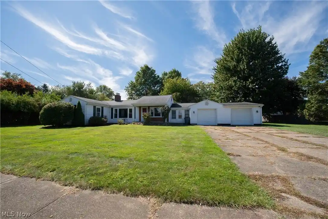 Photo 1 of Single family home for sale at 17 Parkview Dr, Conneaut, OH 44030 | MLS# 5248607 | Listing updated on 2026-10-16