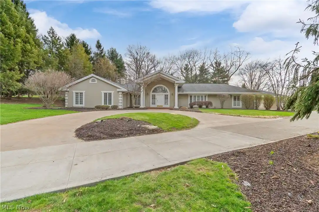 Single family home for sale at 2520 Glenmont Rd NW, Canton, OH 44708 | MLS# 5248973