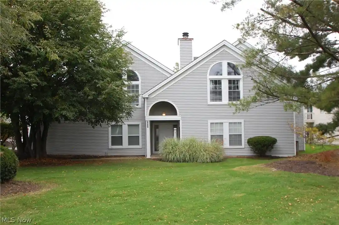 Listing Photo 1 - Condo for sale in 7488 Huntington Dr located at 7488 Huntington Dr, Youngstown, OH 44512 - Unit 7488 Huntington Dr