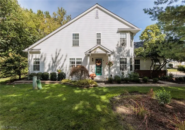 Listing Photo 4 - Condo for sale in building located at 2114 W Reserve Cir, Avon, OH 44011