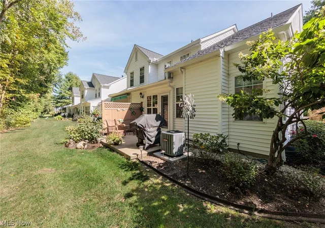 Listing Photo 5 - Condo for sale in building located at 2114 W Reserve Cir, Avon, OH 44011