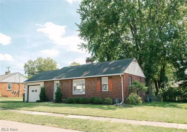 Photo 1 of Sale Pending at 806 38th Street Nw, Canton, OH 44709 | MLS# 5248830 | Listing updated on 2026-10-02