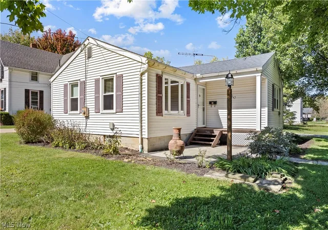 Photo 2 of Sale Pending at 436 Courtland St, Wellington, OH 44090 | MLS# 5248843 | Listing updated on 2026-10-07