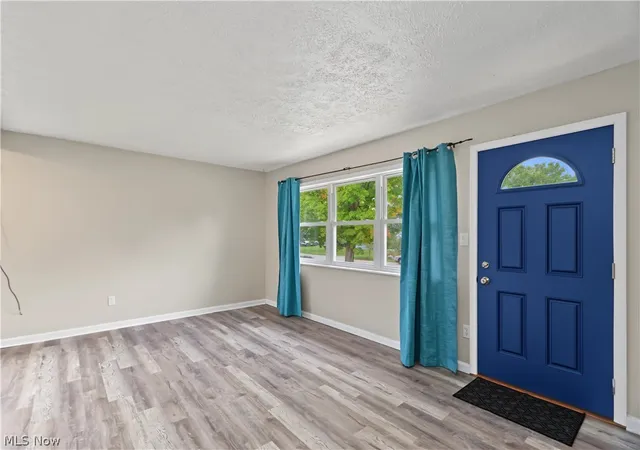 Photo 2 of Sale Pending at 900 Cecilwood Rd, Mansfield, OH 44907 | MLS# 5249030 | Listing updated on 2026-10-05