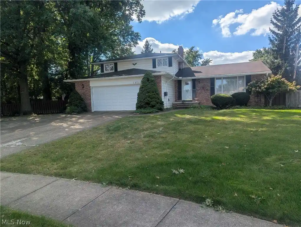Photo 1 of Single family home for sale at 13711 Pineview Ct, Cleveland, OH 44130 | MLS# 5249118 | Listing updated on 2026-10-15