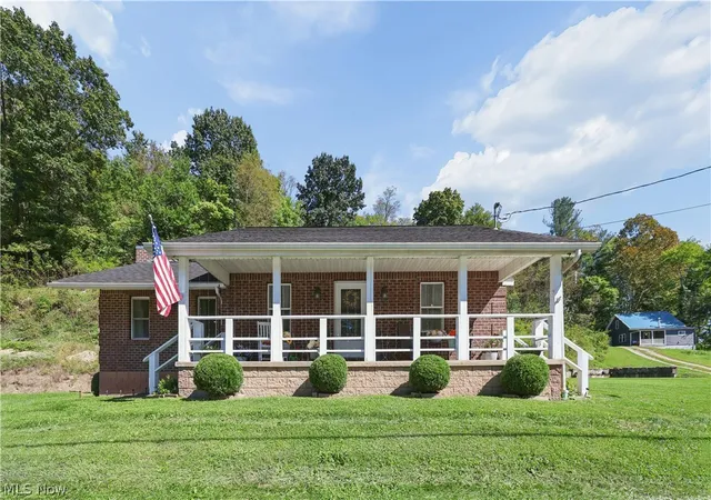 Photo 1 of Single family home for sale at 702 Zanesville St, Beverly, OH 45715 | MLS# 5248803 | Listing updated on 2026-10-05