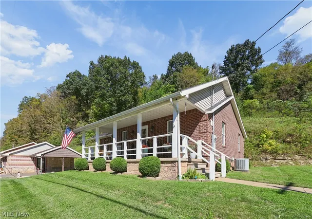 Photo 3 of Single family home for sale at 702 Zanesville St, Beverly, OH 45715 | MLS# 5248803 | Listing updated on 2026-10-05