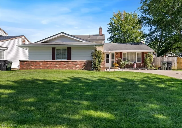 Photo 1 of Sale Pending at 111 Edgefield Dr, Elyria, OH 44035 | MLS# 5248717 | Listing updated on 2026-10-03