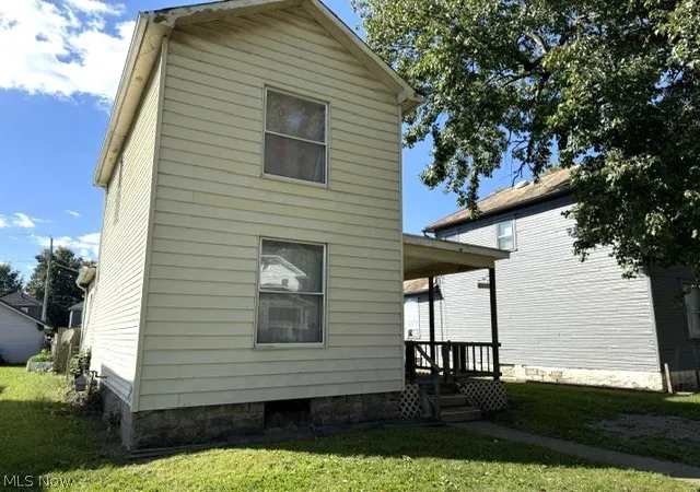 Photo 2 of Sale Pending at 807 Lexington Ave, Zanesville, OH 43701 | MLS# 5248497 | Listing updated on 2026-10-06