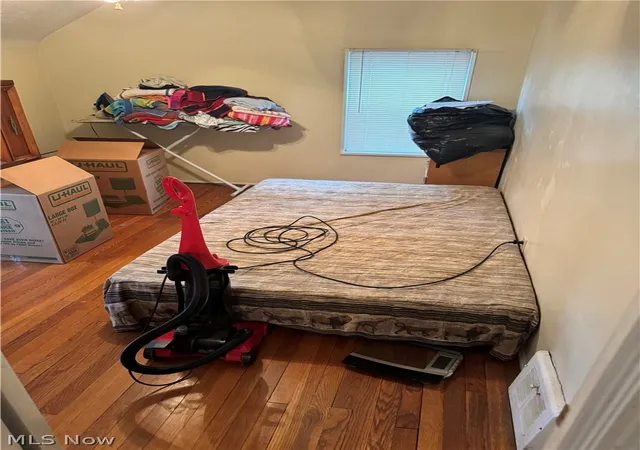 Photo 4 of Sale Pending at 19317 Wickfield Ave, Warrensville Heights, OH 44122 | MLS# 5249108 | Listing updated on 2026-10-06