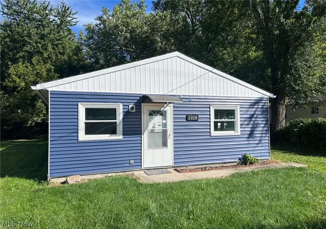 Photo 1 of Single family home for sale at 1218 E Farwell St, Sandusky, OH 44870 | MLS# 5249211 | Listing updated on 2026-10-05