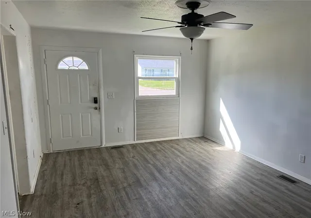 Photo 3 of Single family home for sale at 1218 E Farwell St, Sandusky, OH 44870 | MLS# 5249211 | Listing updated on 2026-10-05