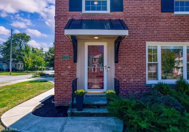Photo 2 of Sale Pending at 5204 Haverford Dr, Cleveland, OH 44124 | MLS# 5248463 | Listing updated on 2026-10-05