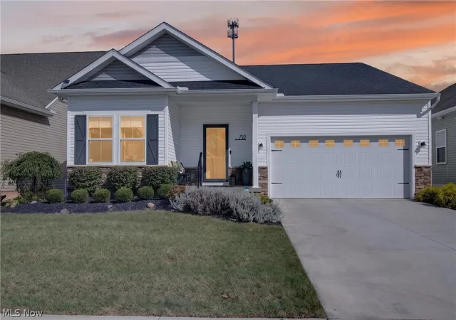 Photo 2 of Single family home for sale at 752 Hampshire Ct, Amherst, OH 44001 | MLS# 5248947 | Listing updated on 2026-09-30