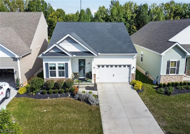 Photo 3 of Single family home for sale at 752 Hampshire Ct, Amherst, OH 44001 | MLS# 5248947 | Listing updated on 2026-09-30