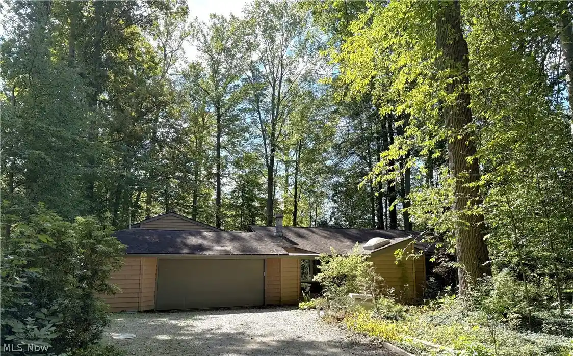 Photo 1 of Sale Pending at 9657 Kim Dr, Chesterland, OH 44026 | MLS# 5242422 | Listing updated on 2026-10-19