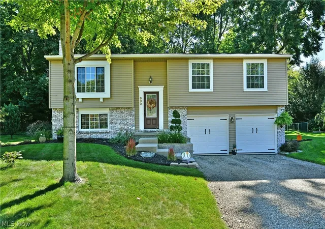 Photo 1 of Sale Pending at 600 Pegotty Ct Ne, Warren, OH 44484 | MLS# 5248967 | Listing updated on 2026-10-30