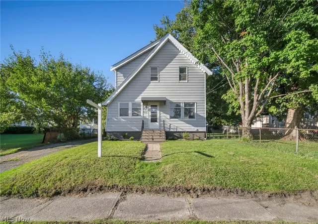 Photo 1 of Sale Pending at 2407 Mira Ct, Cleveland, OH 44109 | MLS# 5242992 | Listing updated on 2026-10-11