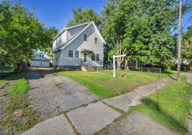Photo 2 of Sale Pending at 2407 Mira Ct, Cleveland, OH 44109 | MLS# 5242992 | Listing updated on 2026-10-11