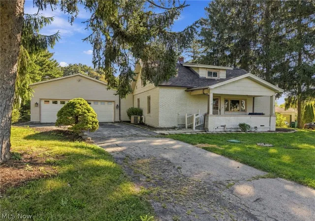Photo 3 of Single family home for sale at 1953 Lawn Ave, Lowellville, OH 44436 | MLS# 5239104 | Listing updated on 2026-10-08