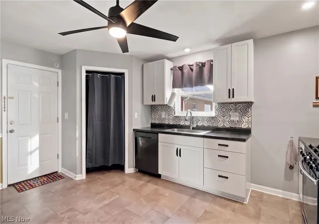 Photo 3 of Single family home for sale at 860 Meridian St, Akron, OH 44310 | MLS# 5248878 | Listing updated on 2026-10-11
