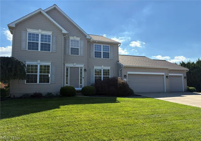 Photo 2 of Single family home for sale at 203 Rivers Edge Dr, Amherst, OH 44001 | MLS# 5248561 | Listing updated on 2026-10-06